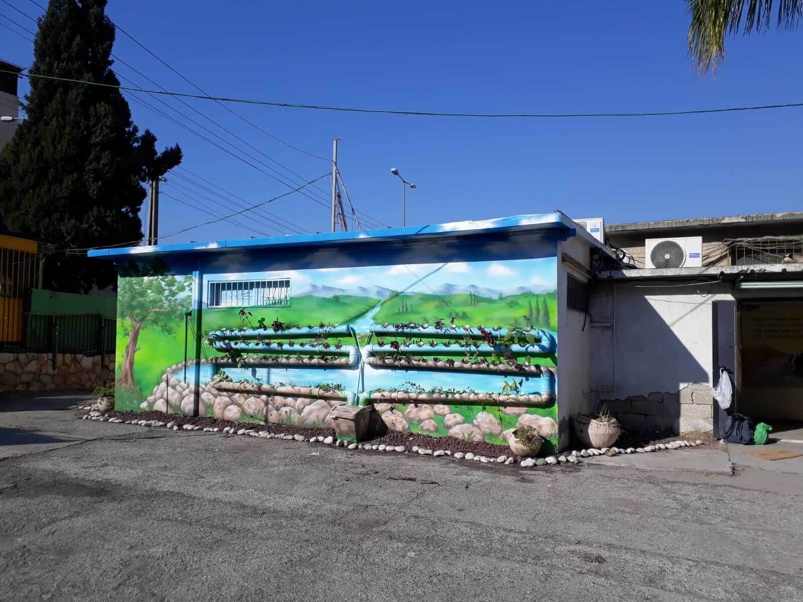 תהליך ציור על קיר הידרופוני, מרים פרידל גדז